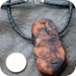 Holz-Amulett